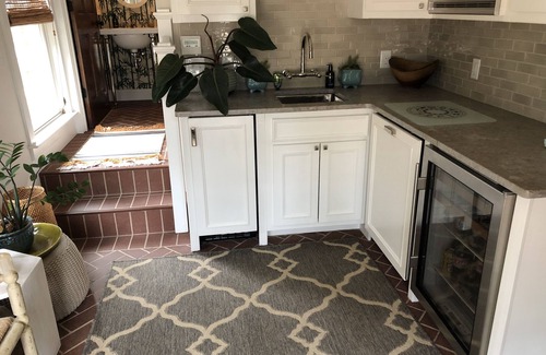 Athens House | Athens Guesthouse—New Construction in Historic District