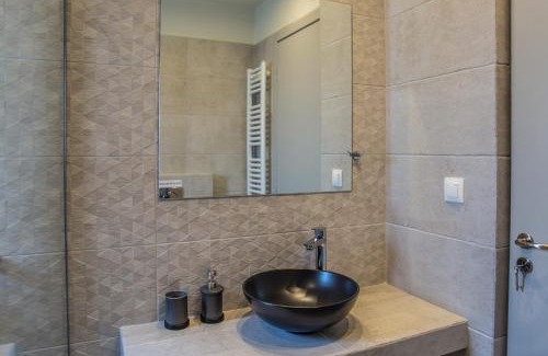 Petralona Apartment | Athens Life