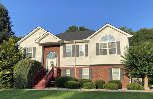 Riverdale House | ATL Luxury Home with Hot Tub and Outdoor Entertainment