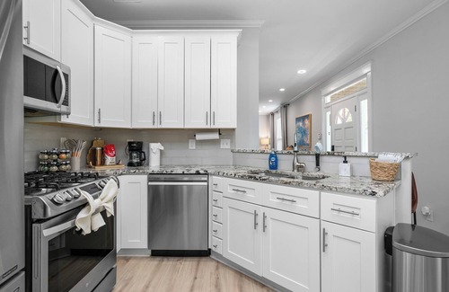 East Side House | Atlanta Central Historic Area, Near Parks & Dining. King Bed. Pet Friendly