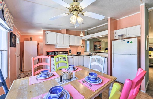 Atlantic Beach Cottage | Atlantic Beach Home w/Decks & Fire Pit