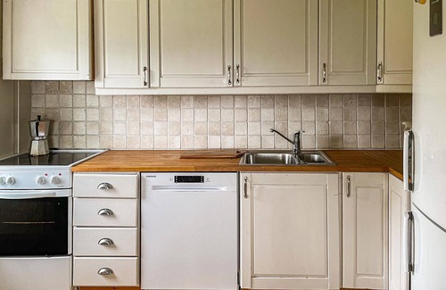 Hafjell House | Atmospheric cottage with charming view of mountains and lake.