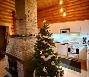 Yllasjarvi Ski Chalet | Atmospheric log cabin by the ski tracks