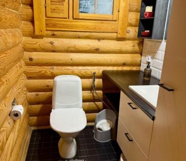 Yllasjarvi Ski Chalet | Atmospheric log cabin by the ski tracks
