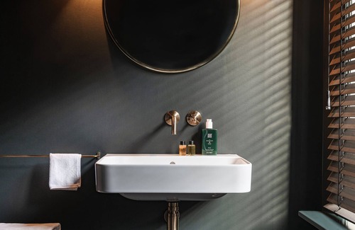 Historical Center Bruges Apartment | Atmospheric space with own bathroom in the heart of he city.