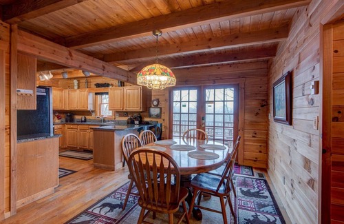 Boone Cabin | Atop Boone - Sleeping Loft, Pet Friendly, Jacuzzi Tub, large deck with great views!