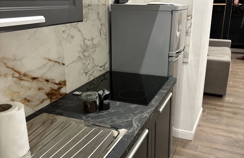 Casagiove Apartment | Atrium B&B, luxe apartment 2 km from the Royal Palace of Caserta, parking included