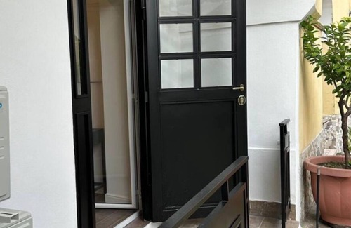 Casagiove Apartment | Atrium B&B, luxe apartment 2 km from the Royal Palace of Caserta, parking included