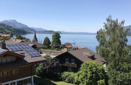 Leissigen Apartment | Attic flat with a view of Lake Thun and the mountains.