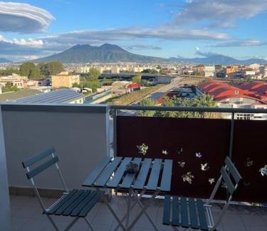 Casavatore Apartment | Attico vicino all Aeroporto con Parcheggio privato e 2 Bagni