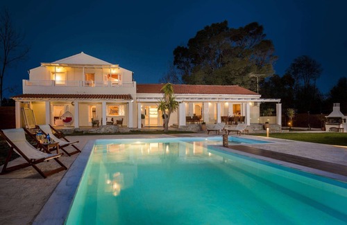 Chalikounas Villa | Attractive Family Villa, A/C, Private Pool (Children's Section), 150m to Taverna & Halikounas Beach
