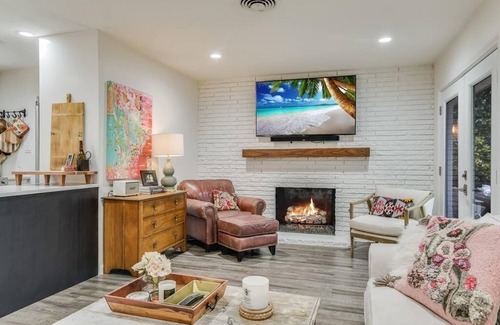 North Shoal Creek House | ATX Hip Crestview, 10 minutes to downtown, 5 minutes to Domain