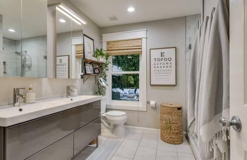 North Shoal Creek House | ATX Hip Crestview, 10 minutes to downtown, 5 minutes to Domain