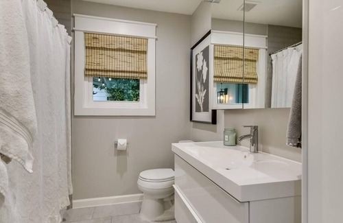 North Shoal Creek House | ATX Hip Crestview, 10 minutes to downtown, 5 minutes to Domain
