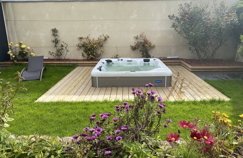 Brignogan-Plage House | ATYPICAL SEASIDE HOUSE 10/12 PERSONS LARGE GARDEN JACUZZI