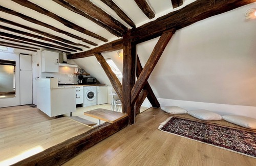 Saint-Merri Apartment | ATYPICAL AND CHARMING MARSH LOFT STUDIO FOR 2 PEOPLE