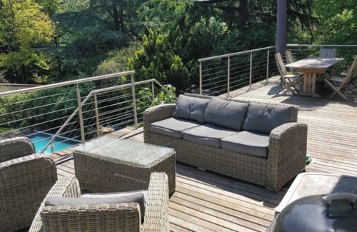 Villennes-sur-Seine Bed & Breakfast | Au Bonheur des Voyageurs