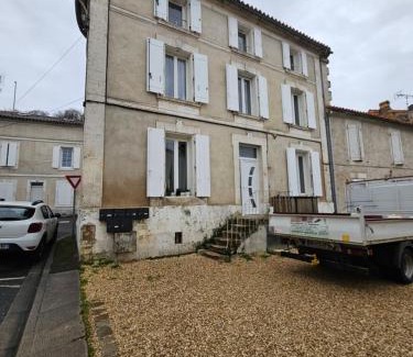 Angouleme Apartment | Au deux enfants