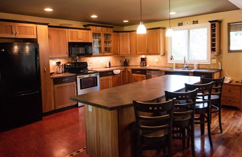 Golden House | Auberge Kicking Horse Guest House