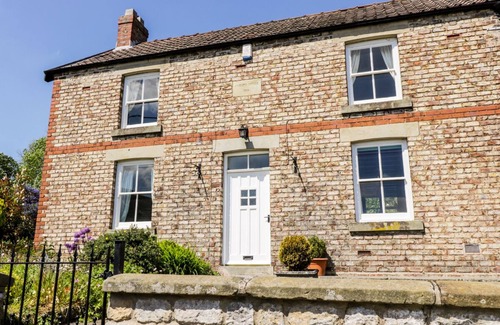 Nawton Cottage | AUBURN HOUSE, family friendly, with open fire in Beadlam