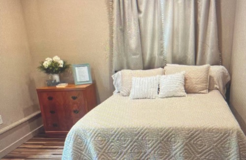 Vincennes Apartment | Auburn's Place - Newly renovated 1-bedroom apartment