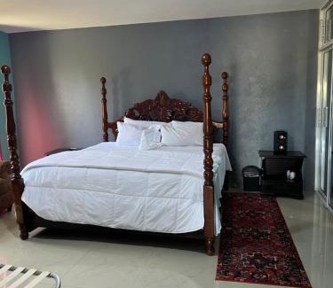 Black River Bed & Breakfast | Auglo villa house
