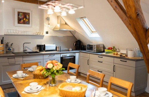 Ediger House | Aunt Agnes House 8 person house with covered courtyard and barbecue