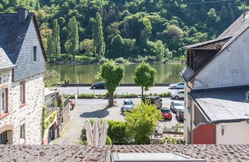 Ediger House | Aunt Agnes House 8 person house with covered courtyard and barbecue