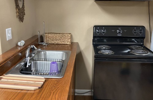 Mountain View Apartment | Aunt Minnie's Peabody Flat near Mountain View's Historic Courthouse Square