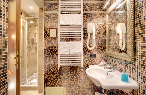 Aurelio Hotel | Aurelius Art Gallery Hotel