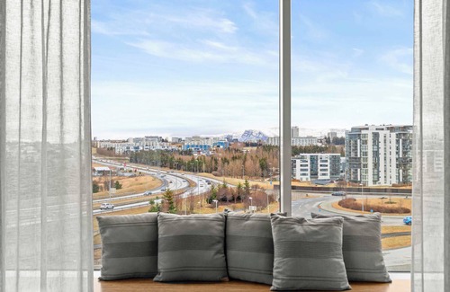 Iceland Apartment | Aurora Nooks - Family Suite with free parking