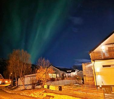 Tromsdalen Apartment | Aurora View Apartment - FREE Parking & Near Attractions - Winter Offer Now!