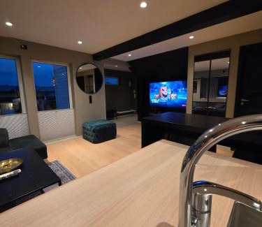 Tromsdalen Apartment | Aurora View Apartment - FREE Parking & Near Attractions - Winter Offer Now!