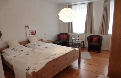 Weisenheim am Berg Bed & Breakfast | Auslese - Holiday apartment - Alter Winzerhof