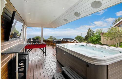 Selbjorn Villa | Austevoll Palace