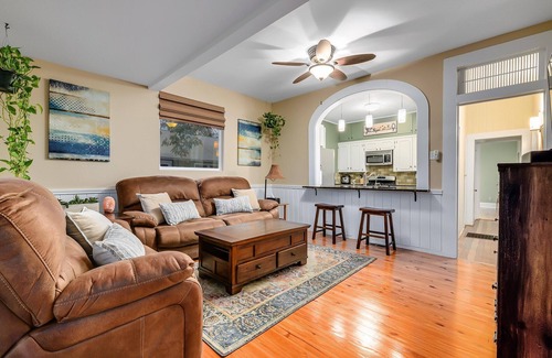 Old West Austin House | Austin Oasis Near UT and Downtown