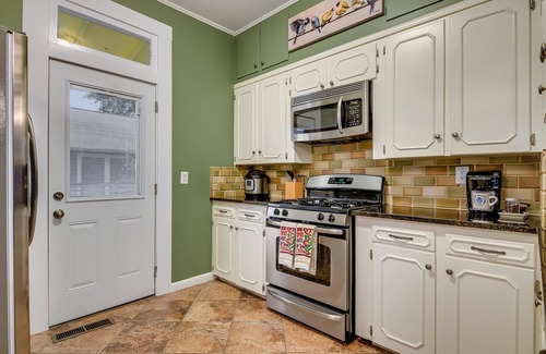 Old West Austin House | Austin Oasis Near UT and Downtown