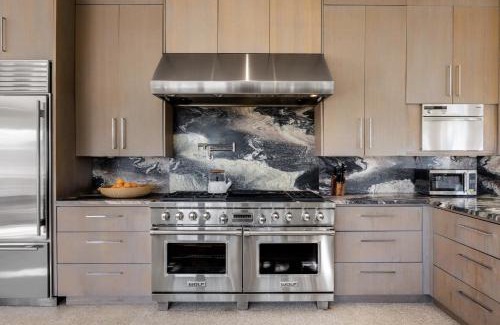 Ledge At Wild Basin House | Austin Skyline Views with Private Pool and Hot Tub - Brigadoon!