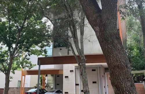 Dawson House | Austin Urban SoCo Modern Seconds frm Everything! Super host on Air B&B