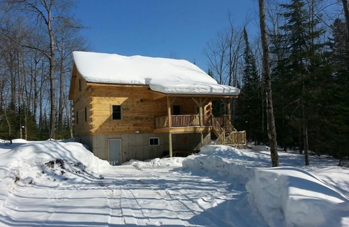 Pence Cabin | Authenic Amish built log cabin on 3,300 acre Gile Flowage. All Modern Amenities