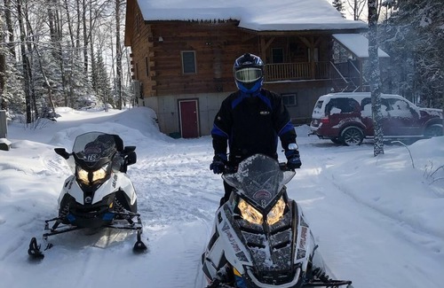 Pence Cabin | Authenic Amish built log cabin on 3,300 acre Gile Flowage. All Modern Amenities