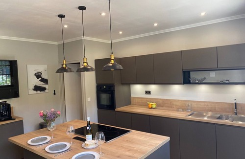Beaune House | Authentic and superb property located in Beaune with swimming pool, tennis court, petanque area.