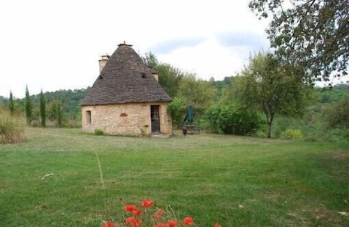 Savignac-de-Miremont Cottage | Authentic 'Borie of Le Cause' stone -built and roofed in Périgord Noir