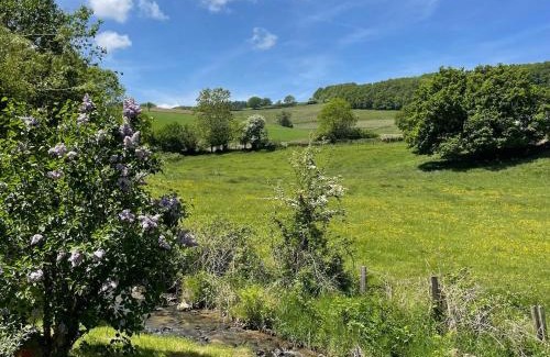 Larajasse House | Authentic & charming dans les Monts du Lyonnais, animaux acceptés