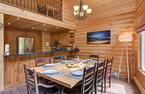 Amherst Apartment | Authentic Log Cabin - Billard, Spa - Le Scandinave
