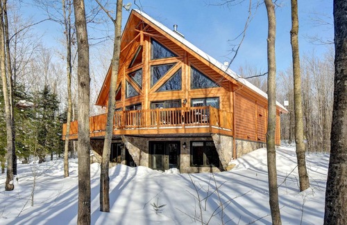Amherst Apartment | Authentic Log Cabin - Billard, Spa - Le Scandinave