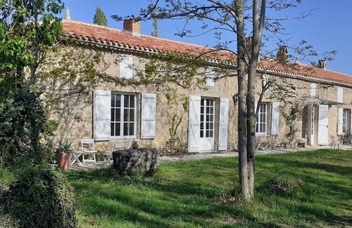 Saint-Pierre-de-Bat House | Authentic Maison de Maitre Meunier in the heart of vineyards and organic crops.