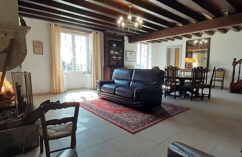Saint-Pierre-de-Bat House | Authentic Maison de Maitre Meunier in the heart of vineyards and organic crops.