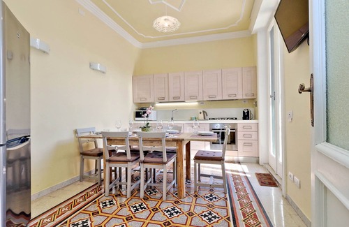 Esquilino Apartment | Authentic Roman - Colosseum area, Fabulous Apart, Terrace, Wifi, Aircon