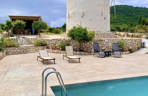 Korithi Villa | Authentic windmill villa , stunning sea view , live sunrise near the Shipwreck.